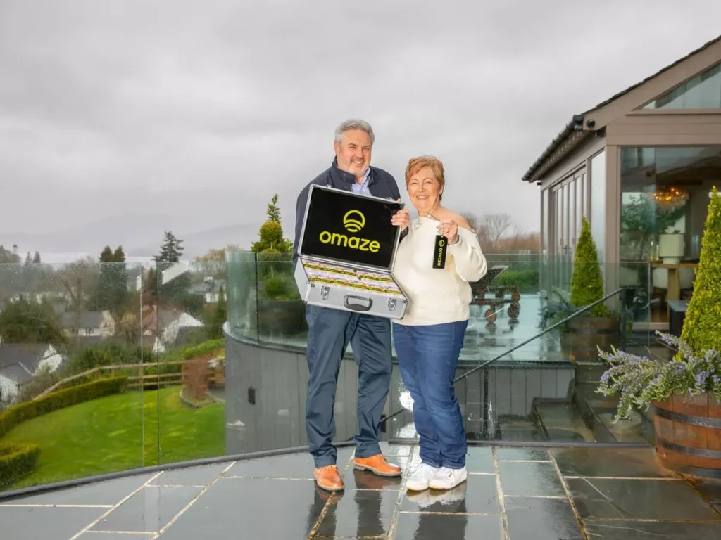 0 Catherine Carwardine Omaze Million Pound House Draw Winner Celebrates Her Win With Husband Chris The House Key And £20k