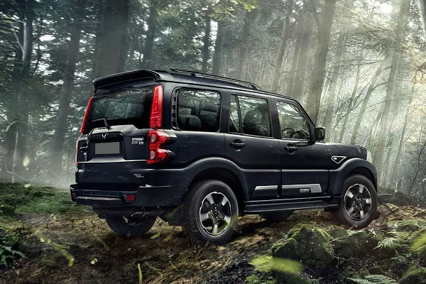 Exterior Mahindra Scorpio Classic Rear Right Side 600x400