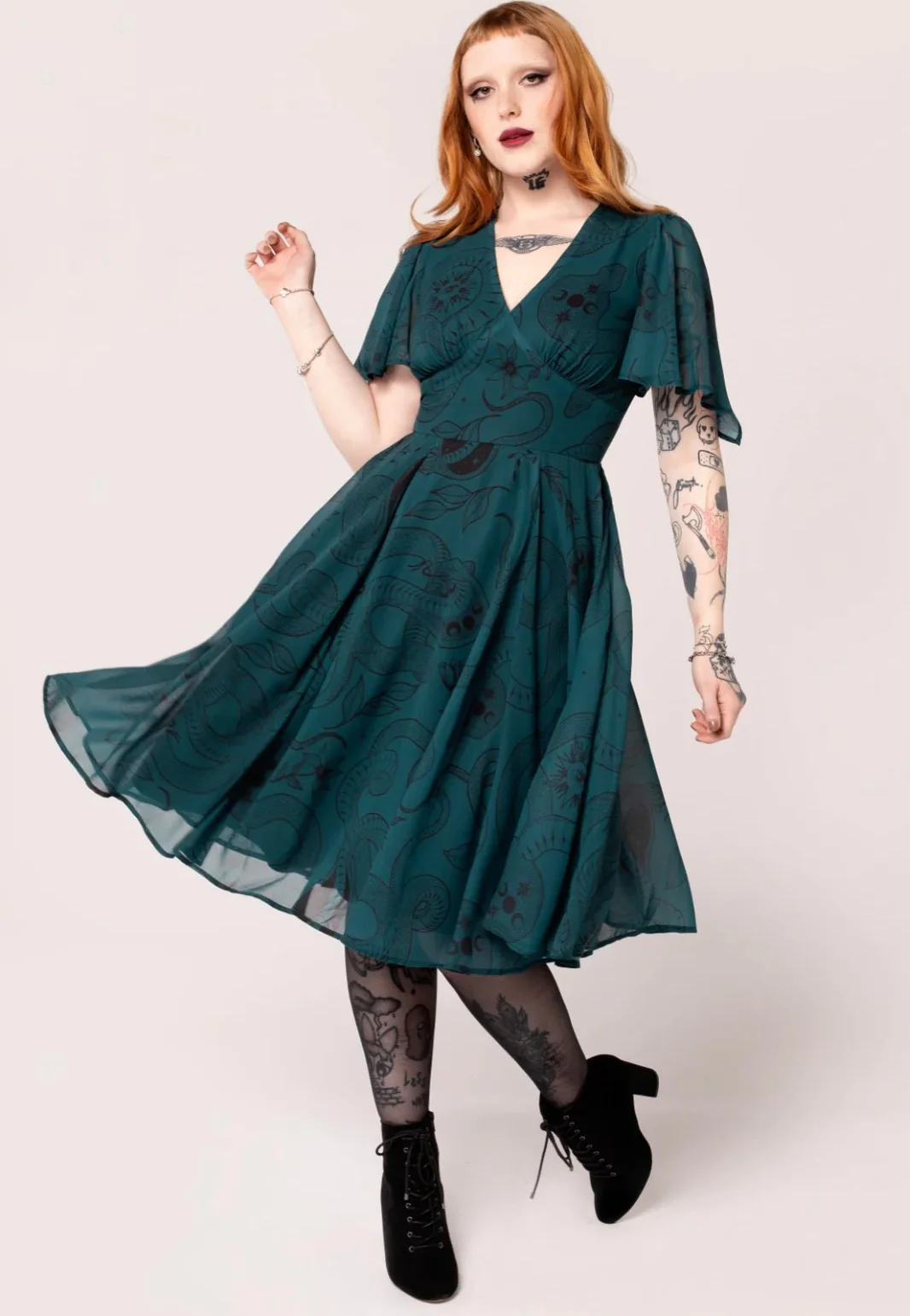 H40438 Venom Midi Dress Grn 001 Large 979313bf E5de 4a58 866e 8536aa9c5aff