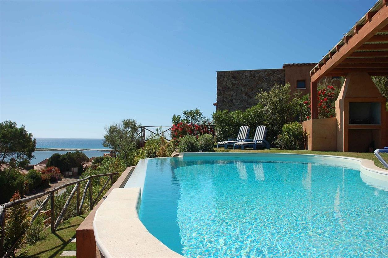 Swimming pool 2386261 1280